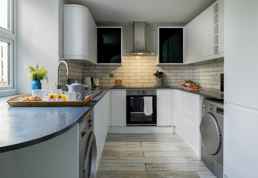 Charming Cottage in Caerway, No Deposit