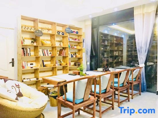 Mount Qingcheng Three Cats  Forest Spa Homestay