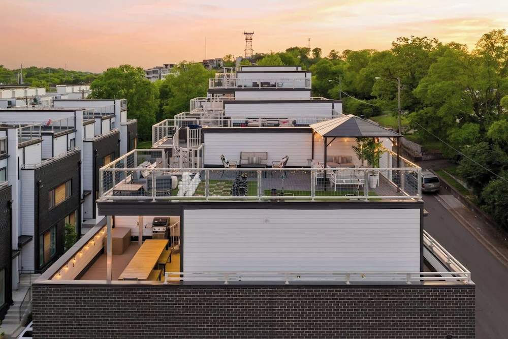 Luxury Retreat Double Rooftop Deck Game Room