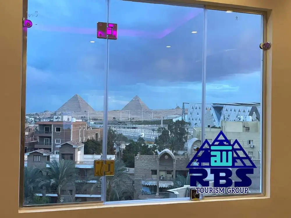 King tout pyramid