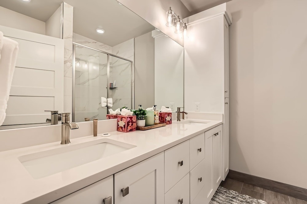 Pet Friendly! Winston's Lodge At Helling 203 3 Bedroom Condo