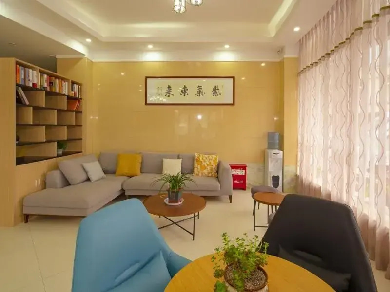 Vatica Hangzhou Linan Qianwang Street Hotel
