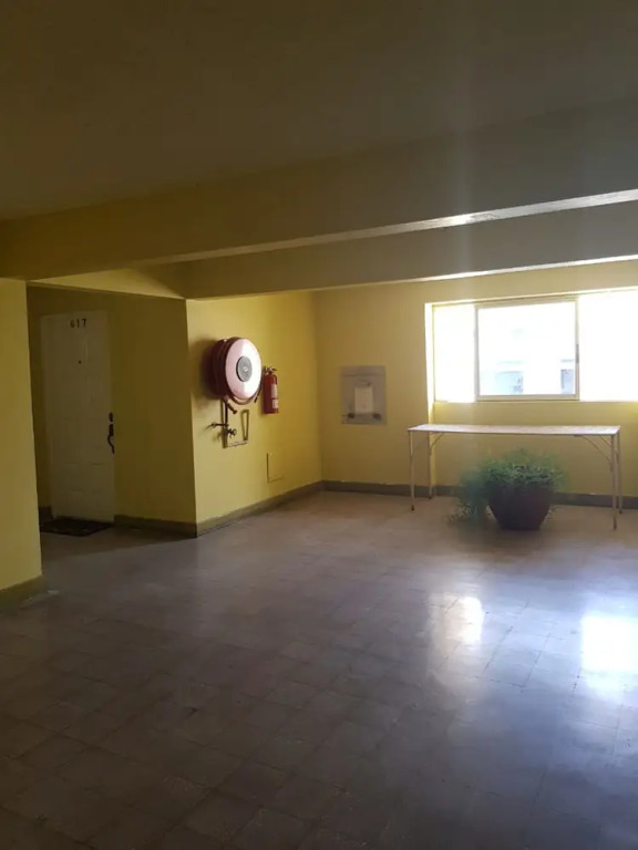 New Kingston Apt at Kensington Court