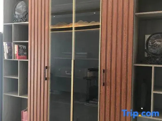 Junlan Yuejing Hotel (Yinchuan Yuehaiwan CBD Lanshan Park)