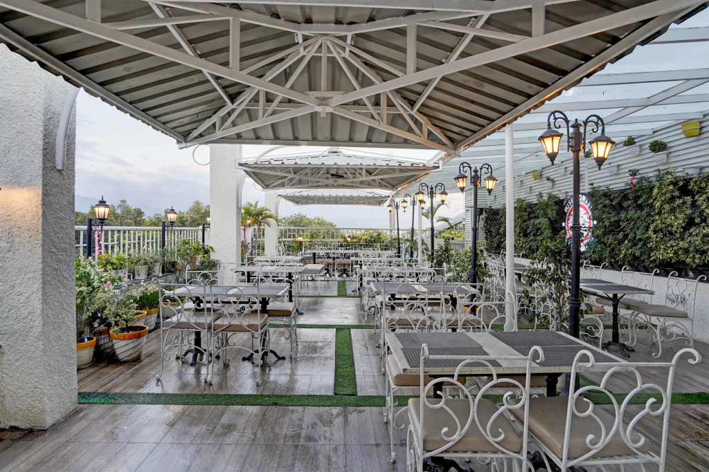 Super Townhouse Oak ONGC Crossway Formerly Hotel Gold Stone Comfort