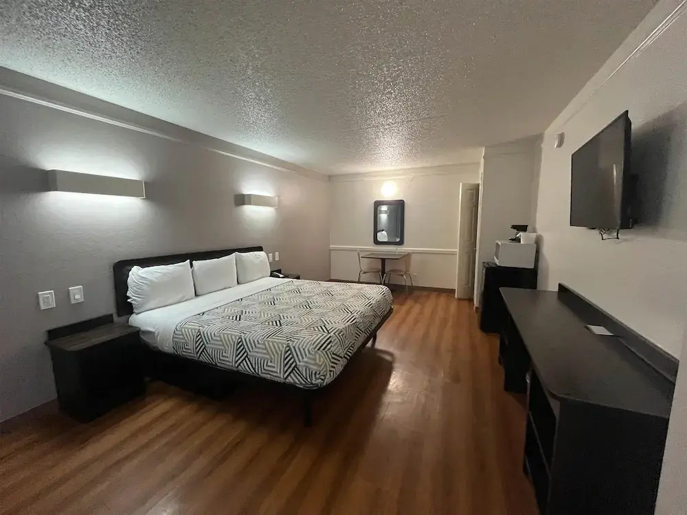 Studio 6 Suites Euless, TX - DFW West