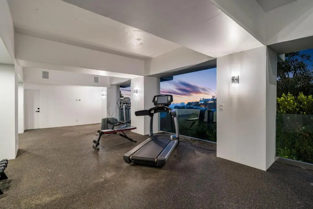 Modern Smart Home With Spectacular Views