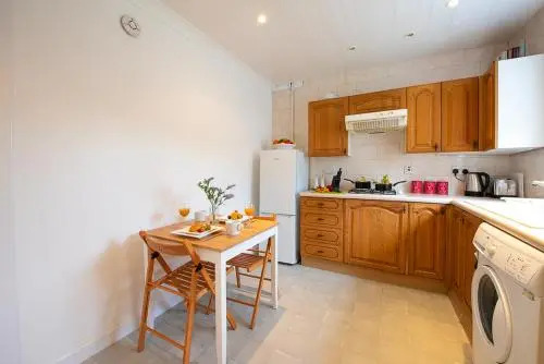 Hls Ashgrove Apartment