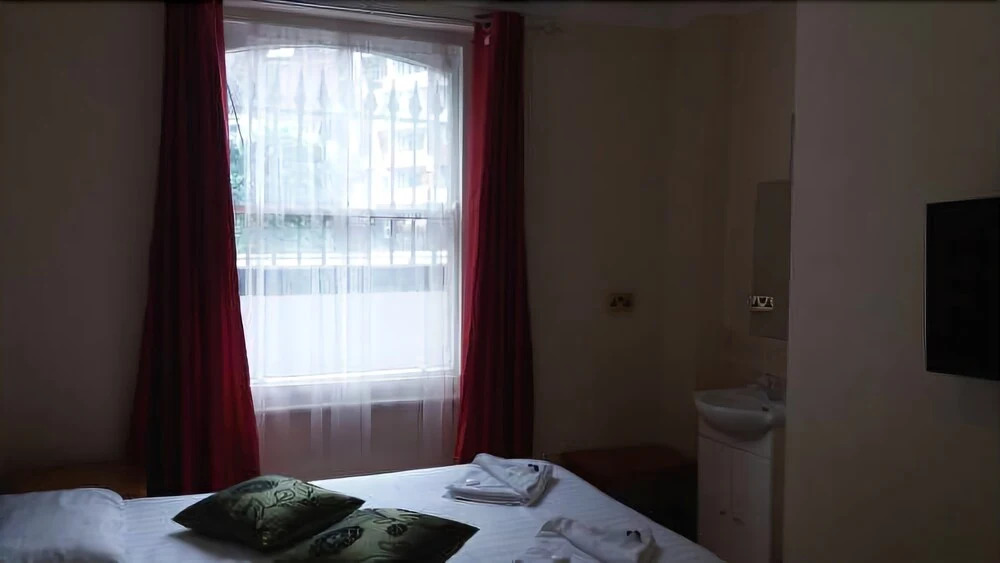 Kensington and Chelsea Grand Apartment