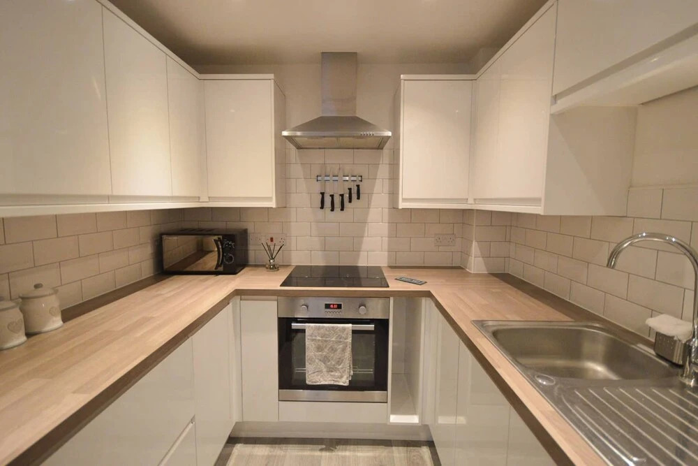 Spacious 2 Bed Flat With Parking In Bedminster