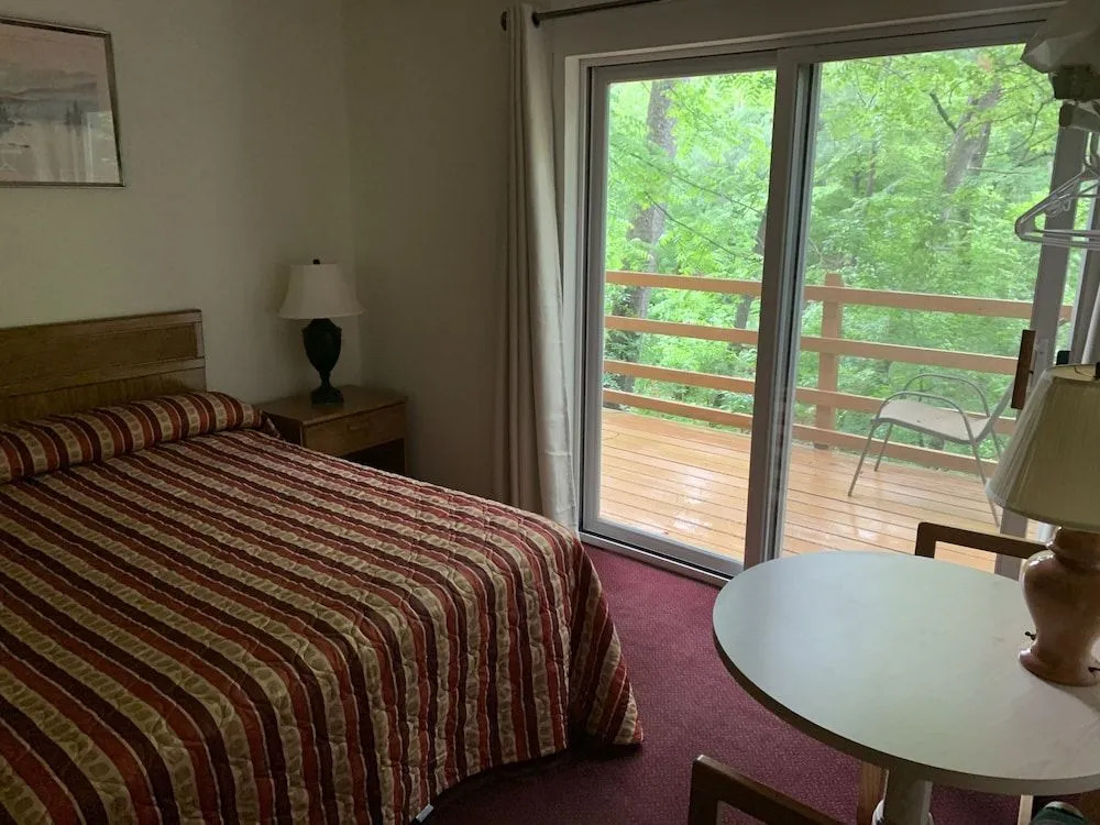 Lakeside Motel