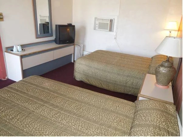 Taffy Motel