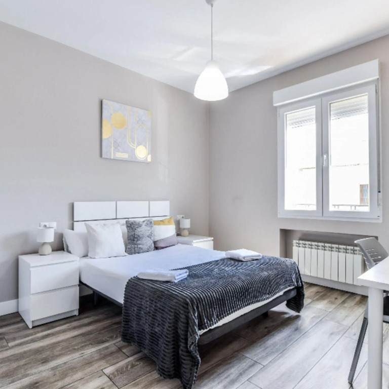 Retiro V in Madrid with 4 bedrooms and 2 bathrooms