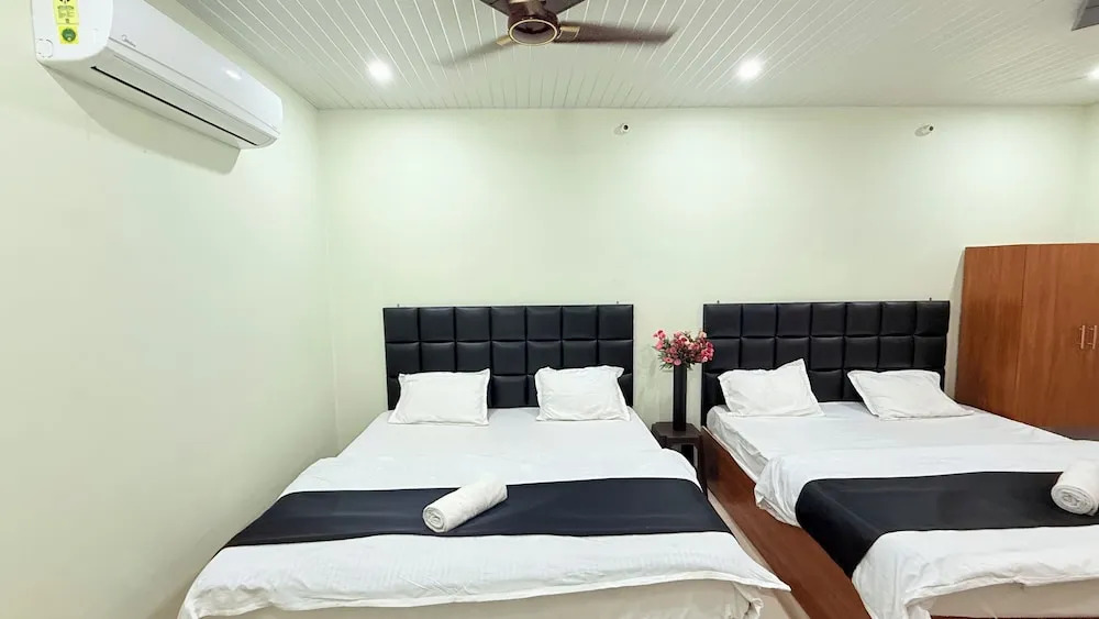 Hotel Blessing Inn & Restaurant