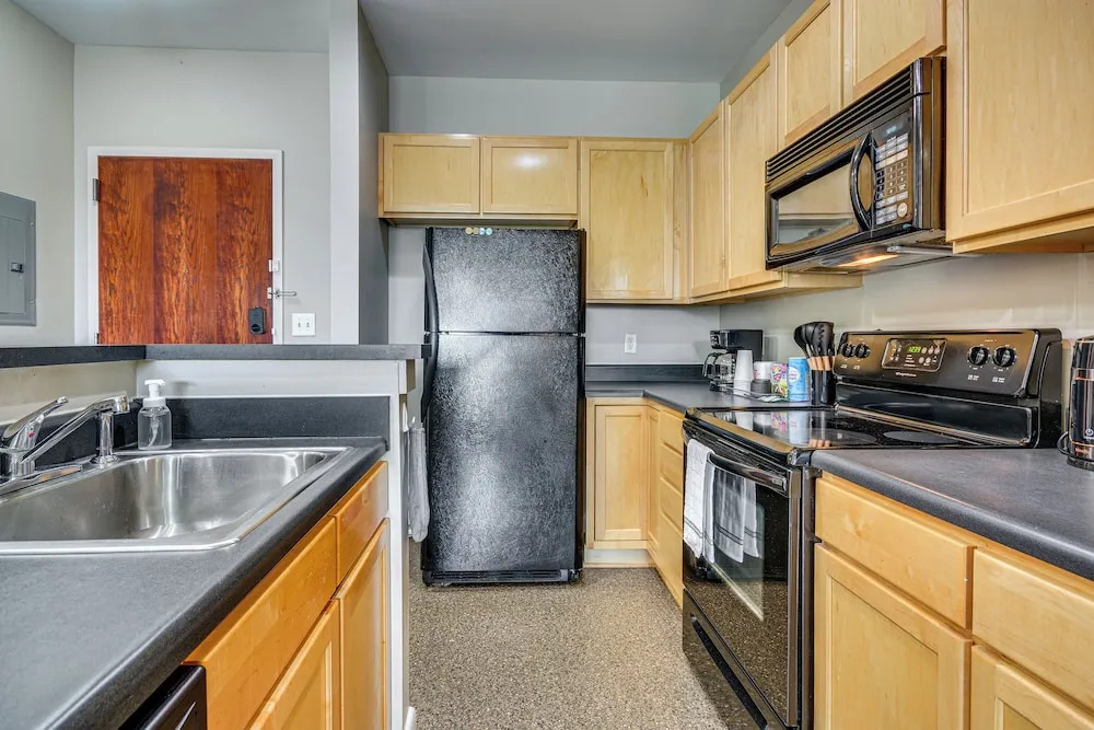 Walkable Condo in Dtwn Greensboro! Extended Stay