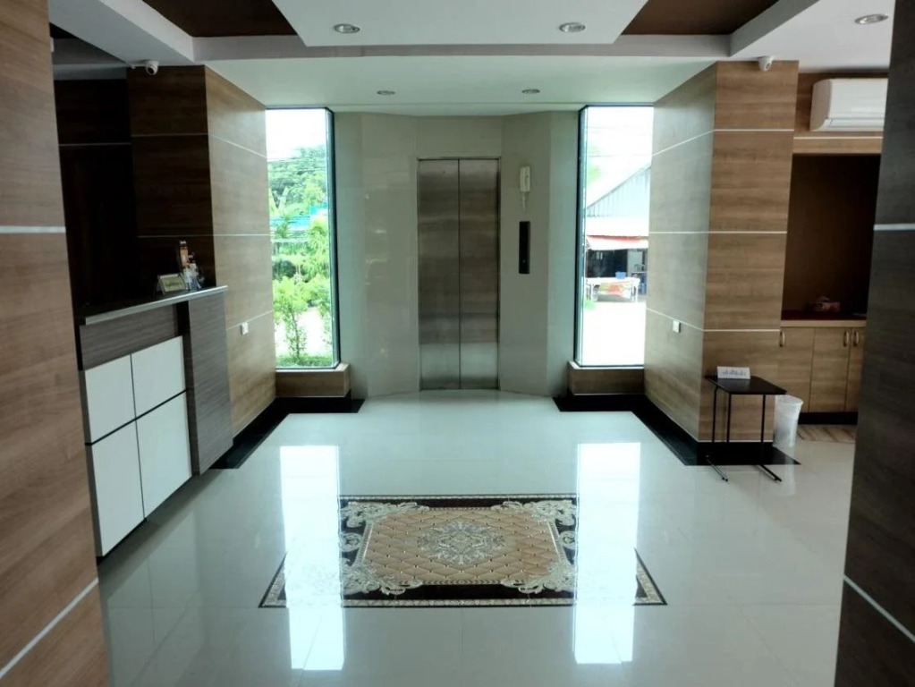 Charoenporn Hotel(เจริญพร แกรนด์ โฮเต็ล)
