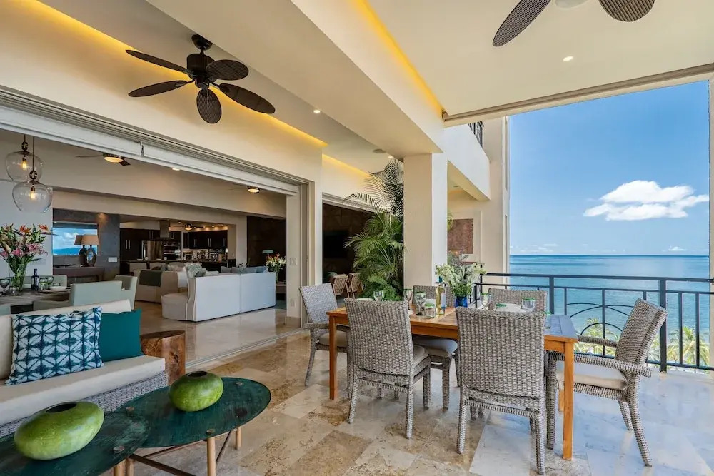 Ocean Front Amazing Views and Location Sleeps 8
