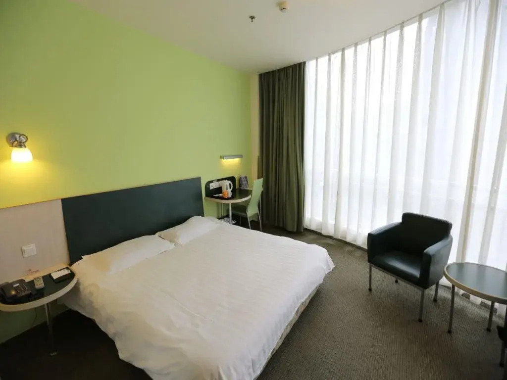 Home Inn Selected Nanjing Xuanwu Lake New Model Road Subway Station