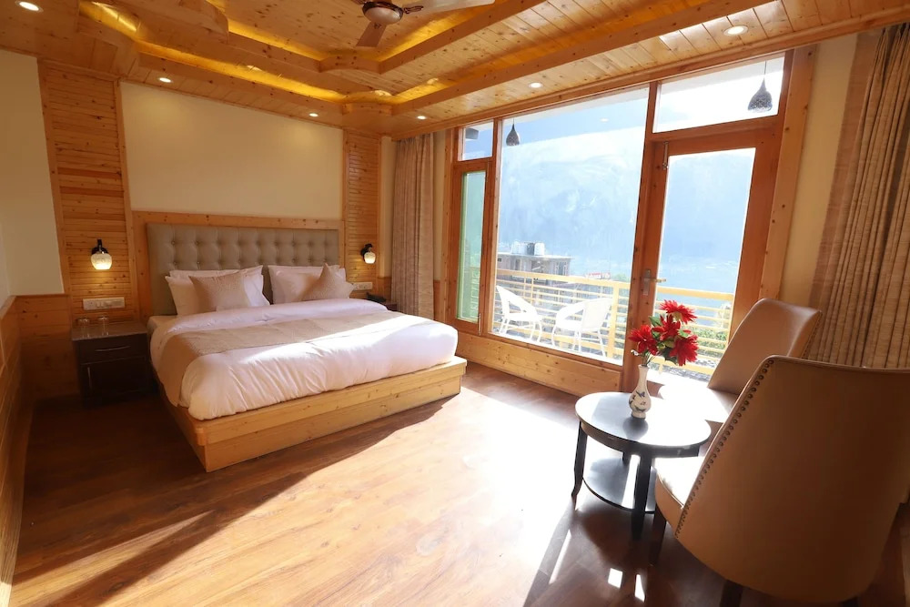 Golden Wood Manali By Rosetum