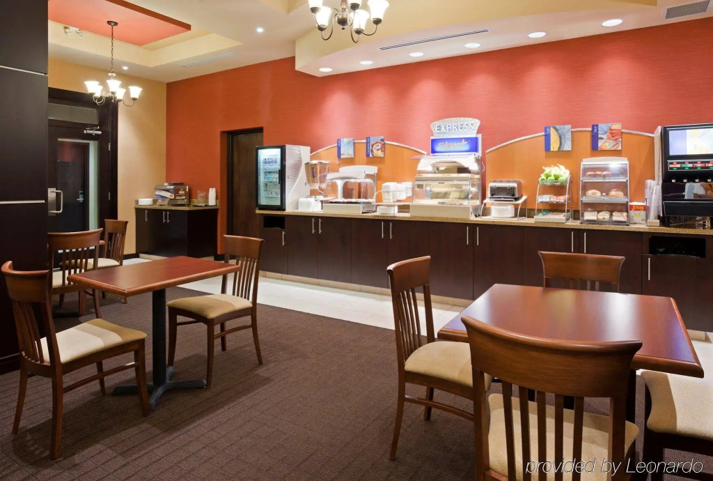 Holiday Inn Express & Suites - Woodstock, ON CANADA