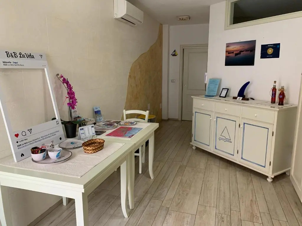 Domo La Vela - Affittacamere - Living SantAntioco