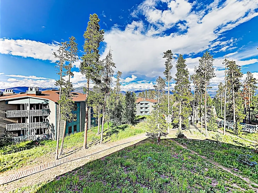 4400 Silverthorne - 2 Br Condo