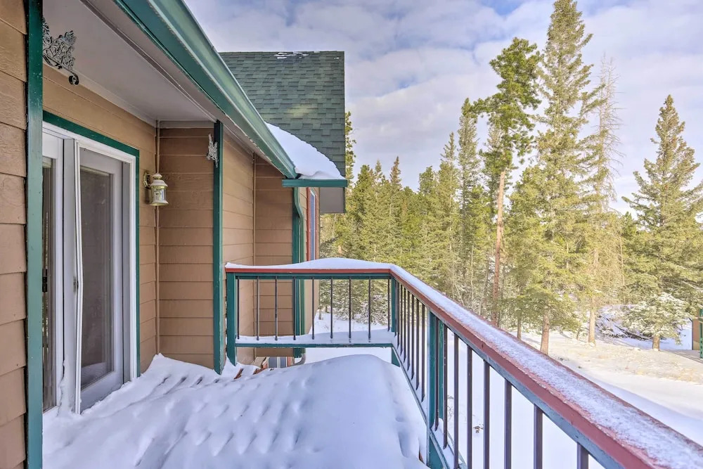 Spacious Home w/ Hot Tub, 3 Mi to Deer Mtn