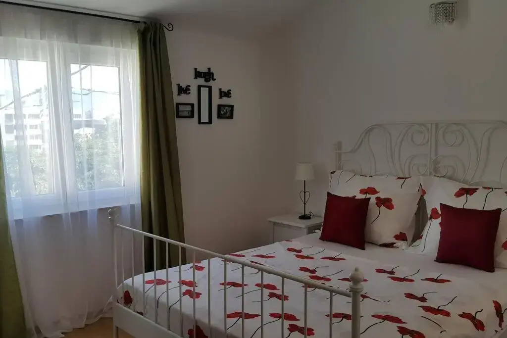 Cozy Apartment w/ WiFi+Parking+2 Bikes