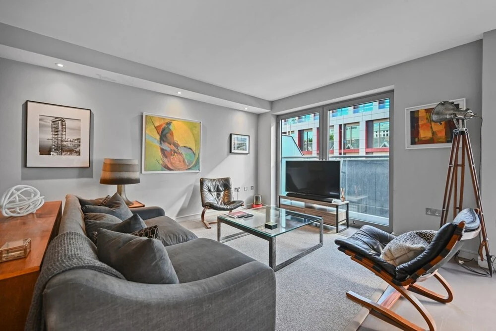 Sleek 2BD Flat W/terrace - 2 Mins From Farringdon!