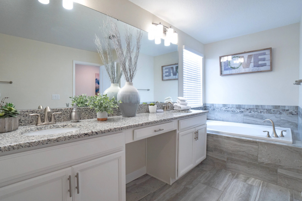 Magical Retreat 5BR Pool & Spa Near Disney