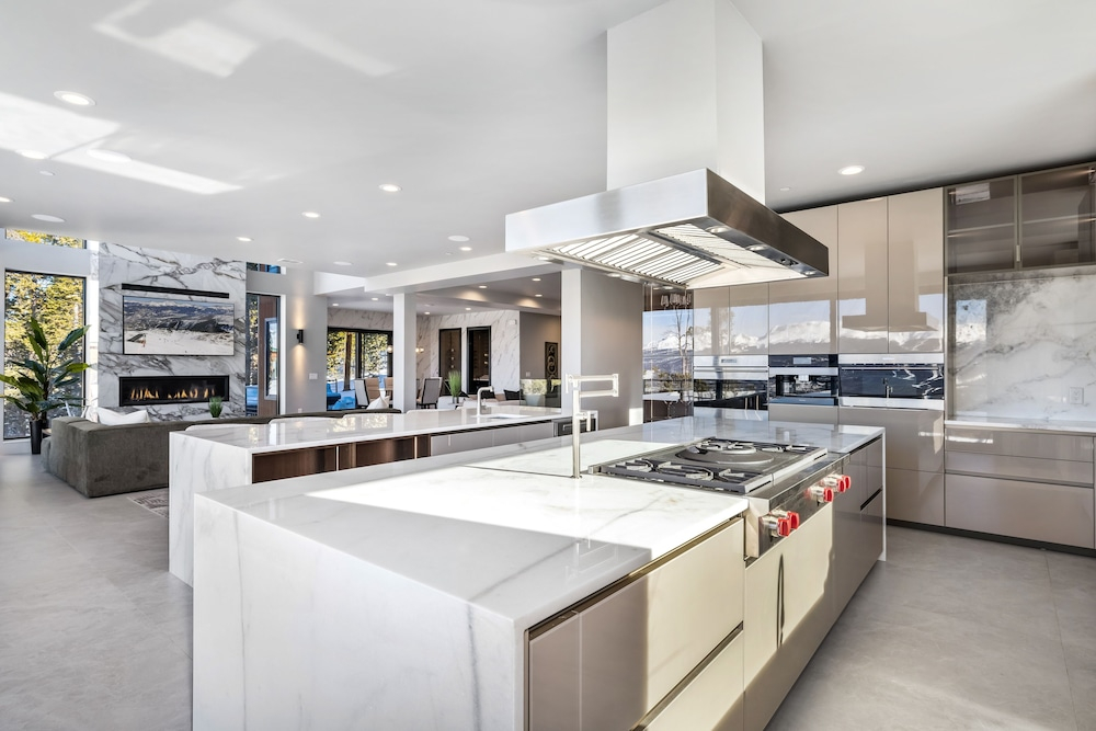 Bunker Hill Estate 6 Bedroom Home