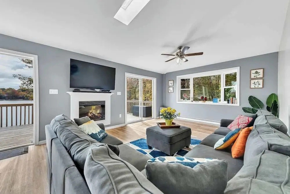 Lakefront, Hot Tub, Kayaks, Firepit, Pool Table