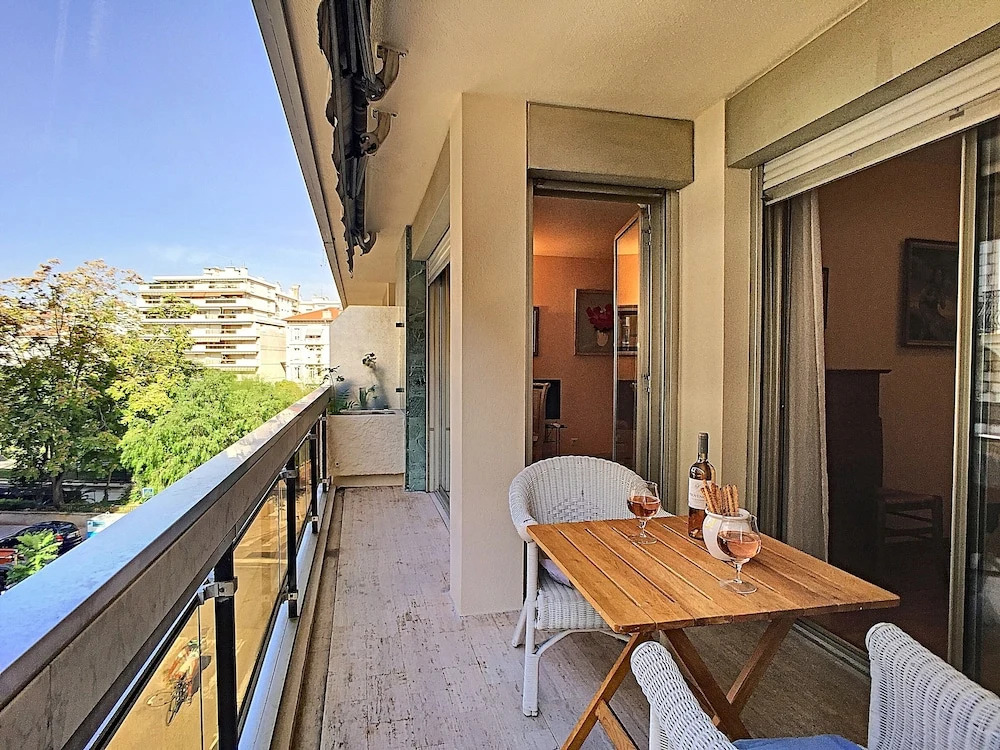 Le Parnasse Terrasse by Nestor&Jeeves