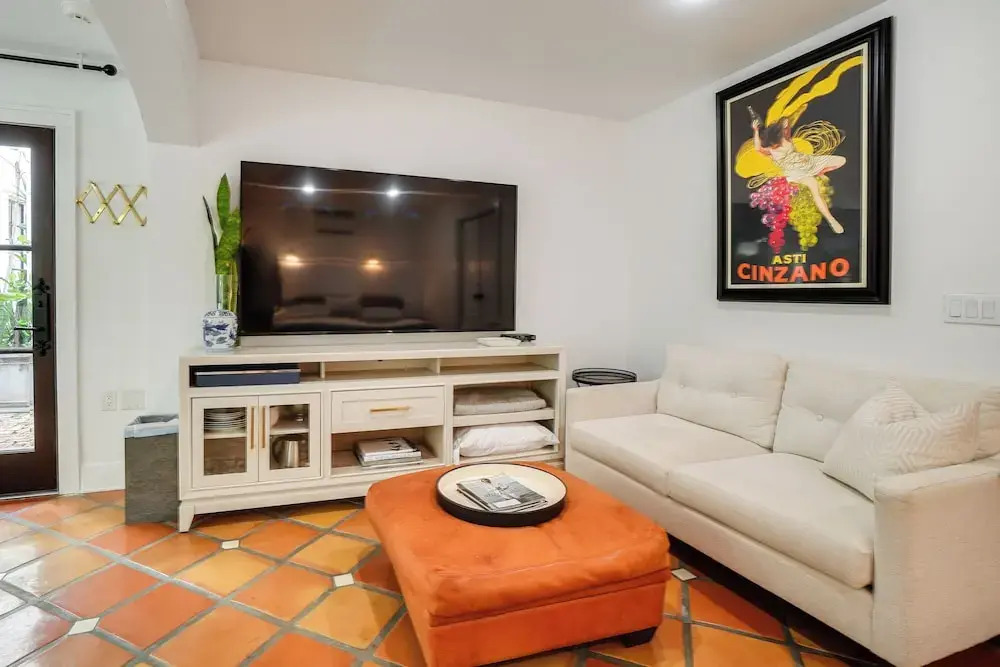 South Tampa Studio in Desirable Historic District!