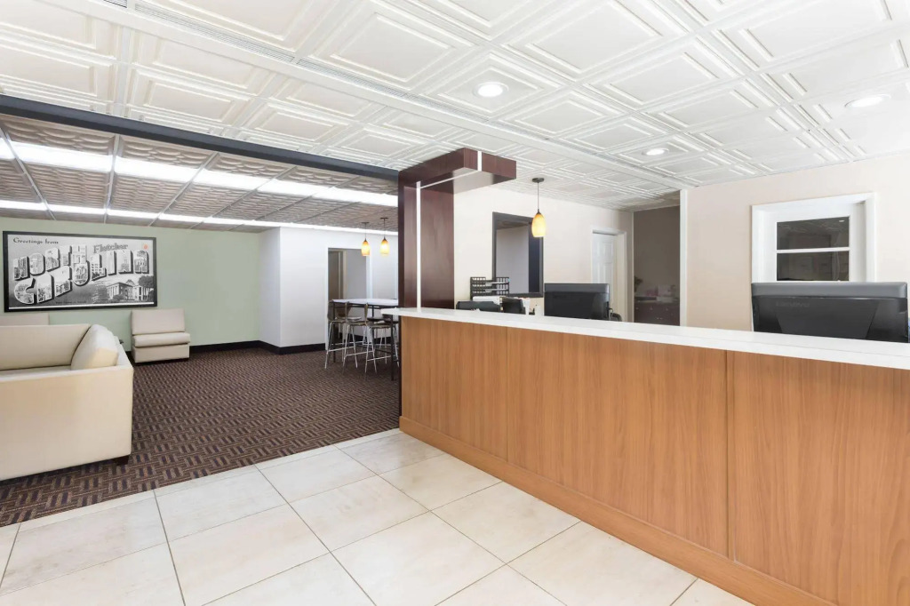 Super 8 by Wyndham Asheville Airport