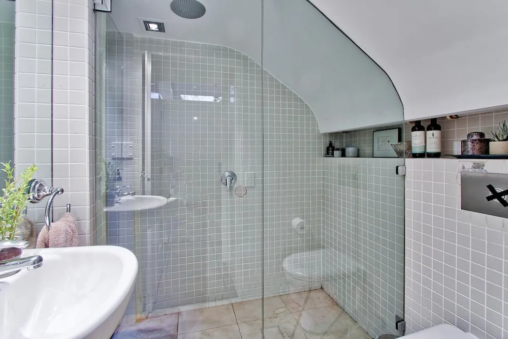 Luxury 3 Bed Terrace House Close To Sydney Cbd