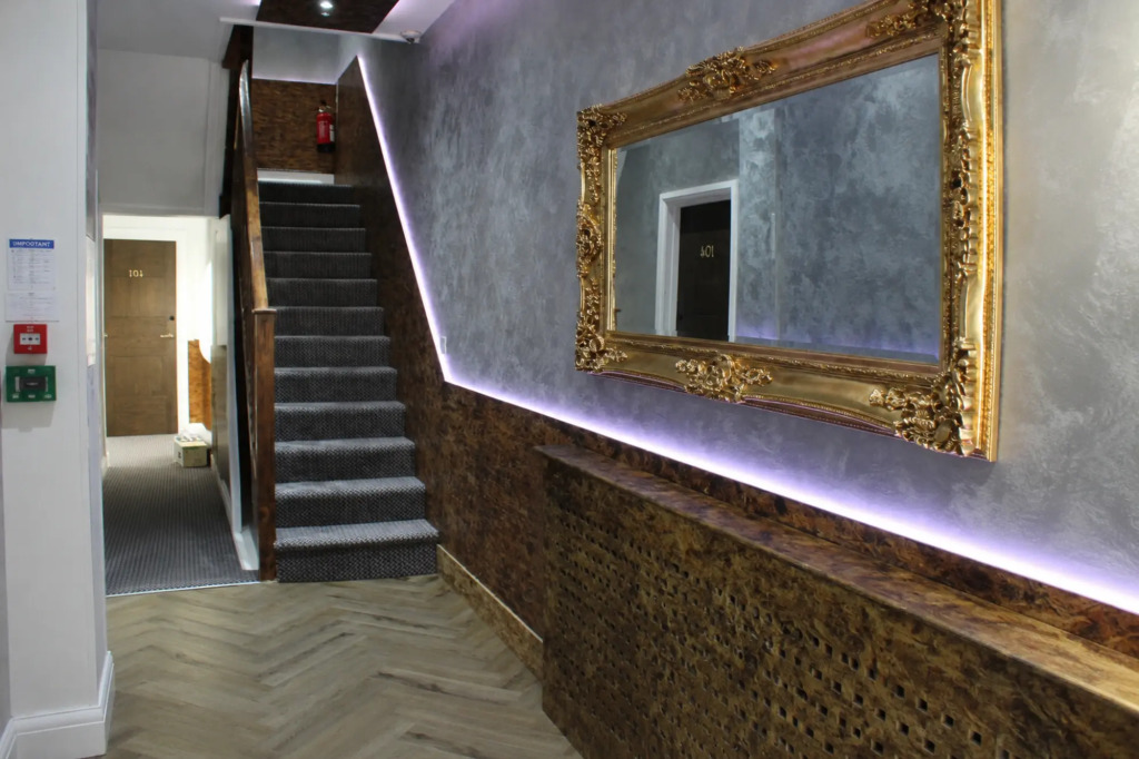 OYO Townhouse 30 Sussex Hotel