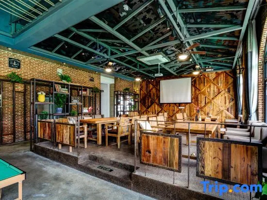 Momo Hostel