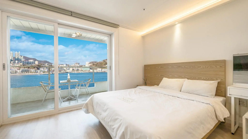 Yeosu Napoliy Pension