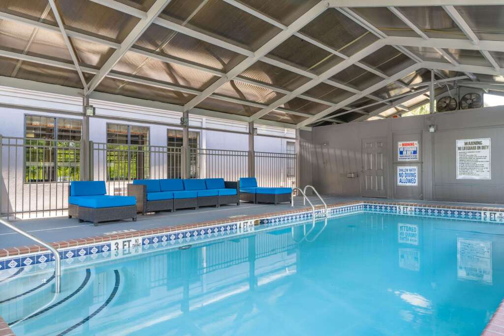 Отель Spark by Hilton Atlanta Cumberland Ballpark