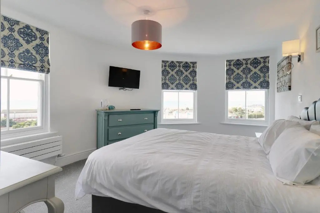 Master accommodation suite 7 sea view