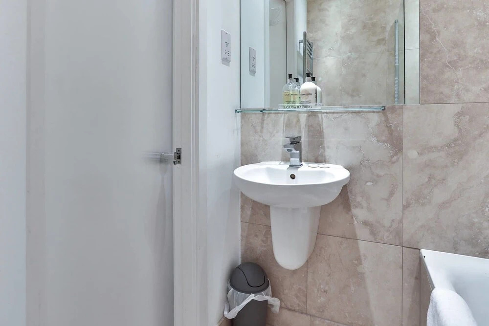 Chelsea Central Luxury Double Bedroom Apartment