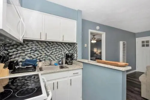 Bay Breeze Compass Suite (1 bed/1 bath condo with cabanas, fire pits, and pier)