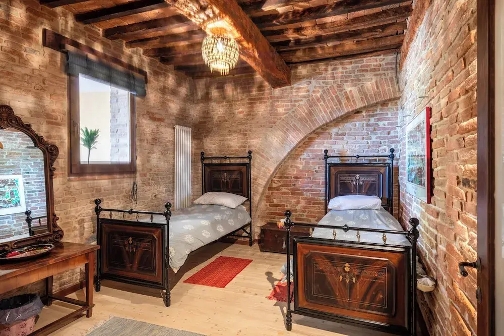 Tuscany - Townhouse - Sleeps 18 - Garden Near Lake
