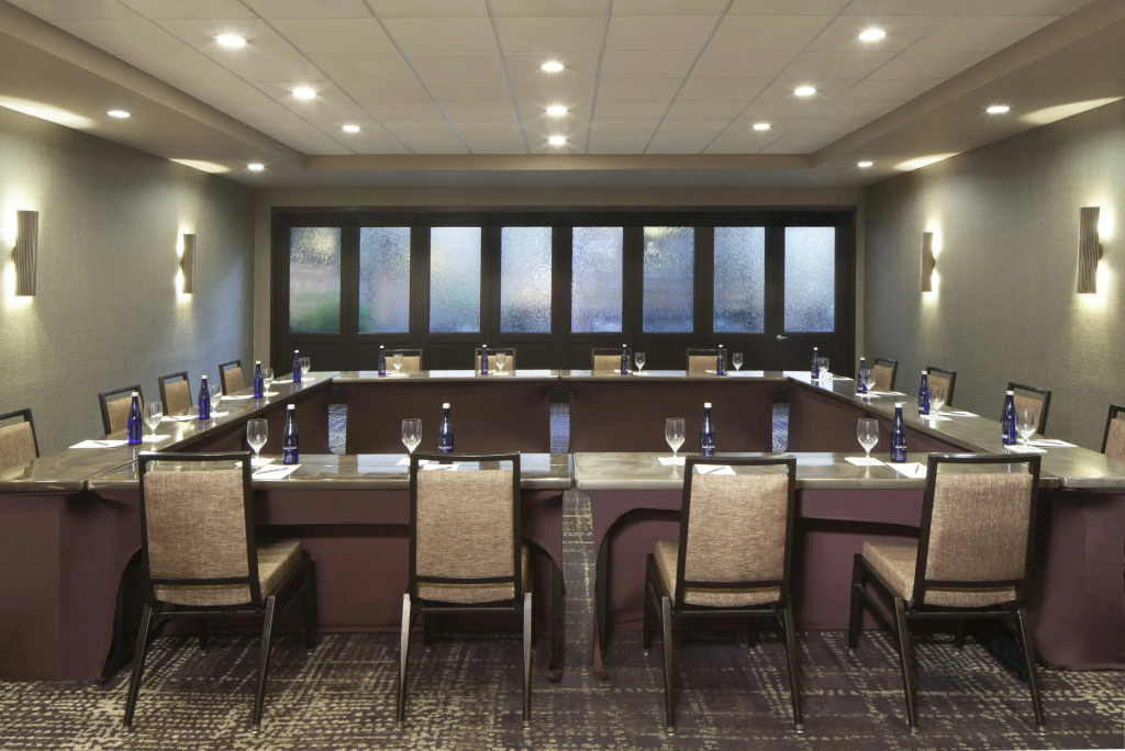 Embassy Suites by Hilton Philadelphia Airport