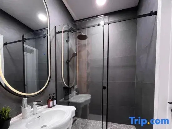 Elegant Meridian 172 Residence & Drinking Water