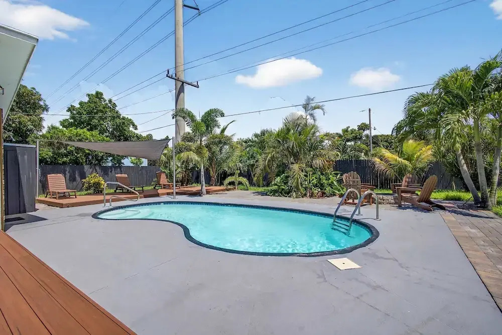 Luxury Meets Paradise Family-friendly 4BR w Pool
