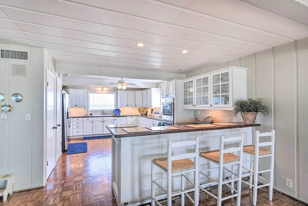 Waterfront Deck: Charming Galveston Home!