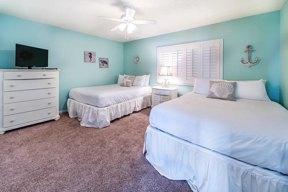 Shoreline 3073 Condo by RedAwning