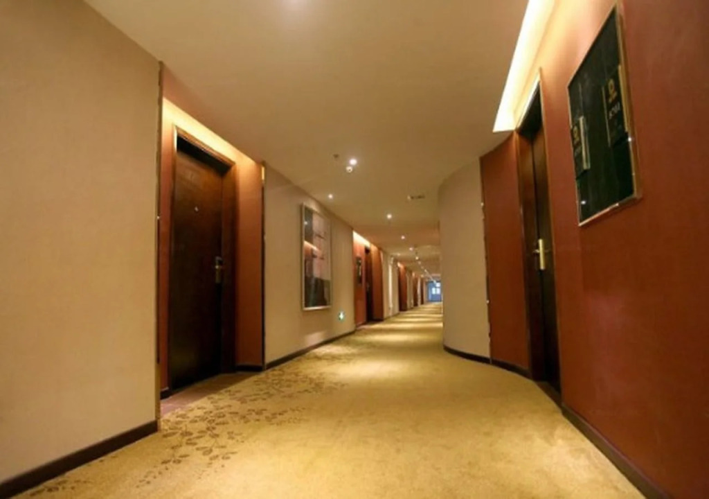 Super 8 Hotel Guangzhou Baiyun Avenue North Metro Station